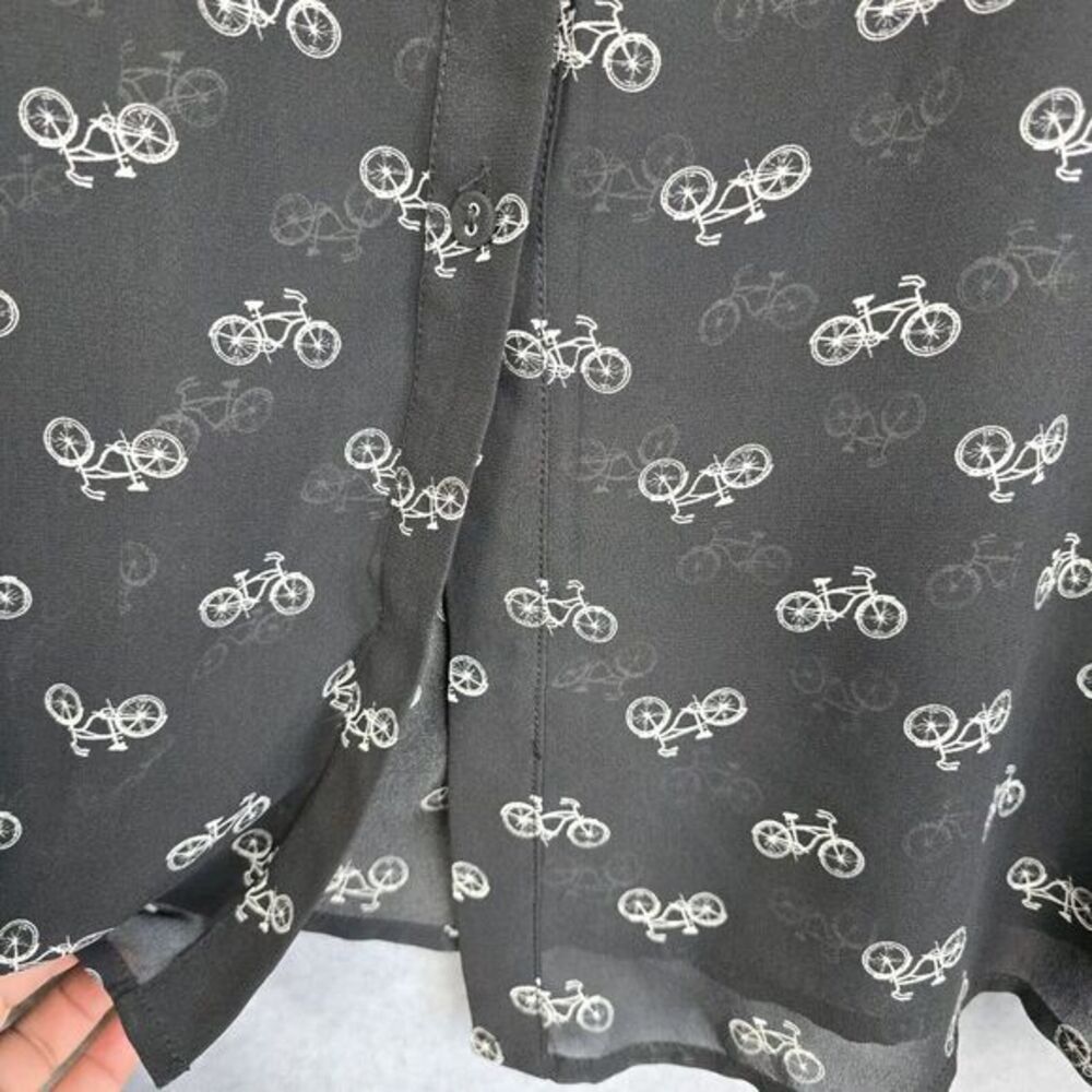 Torrid Top Blouse Womens Size 4 Black White Sheer Short Sleeve Bicycle Print NWT - Picture 6 of 13